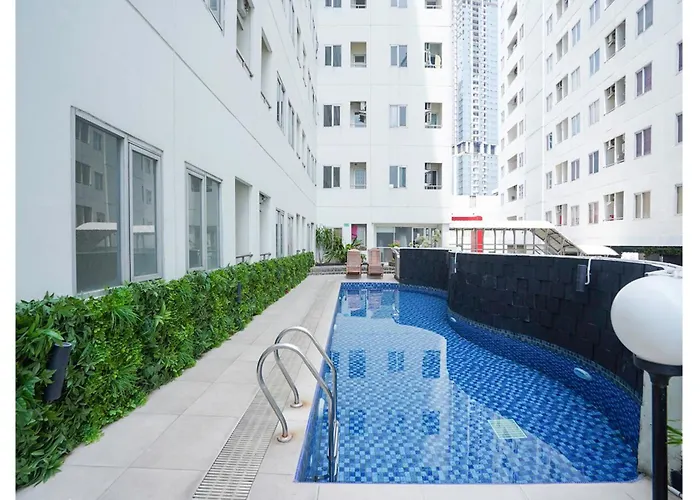 Vaccinated Staff - OYO Flagship 2261 Pp Properti Pavilion Permata